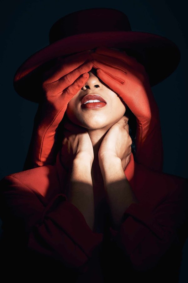 How Can You Choose a Pair of Chic Cat-Eye Sunglasses That Add Mystery to Your Look?